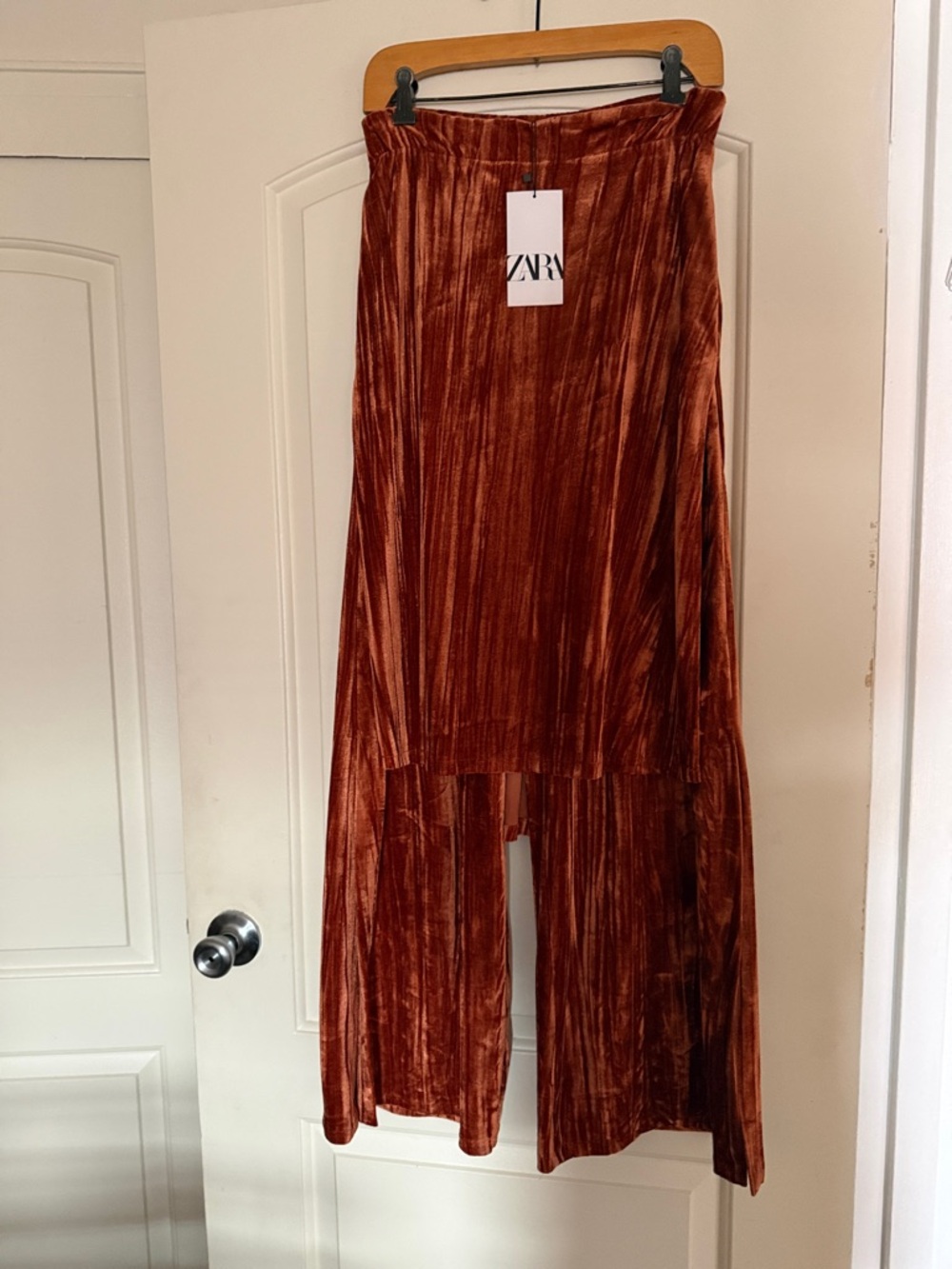 ZARA Copper-Tone Velvet Pleated Skirt/Pants Combination Chic Outfit